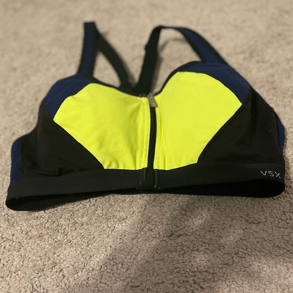 Victoria Secret Sports Bra in Size 36 C